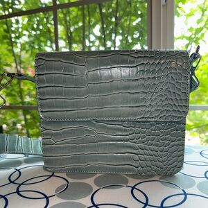 HVISK Elegant Crocodile-Embossed Shoulder Bag
Like New (worn once)